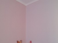 Esempio pareti rosa con rigo colorato rosso